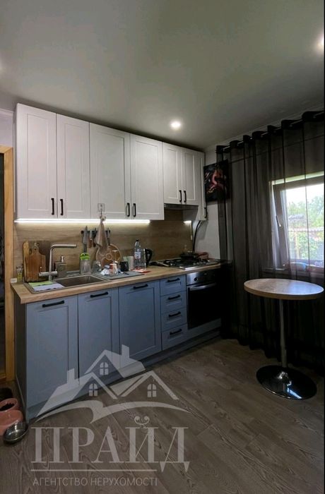 Продам затишний будинок в районі автовокзала