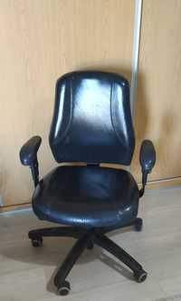 Cadeira de escritório ajustável preta em pele