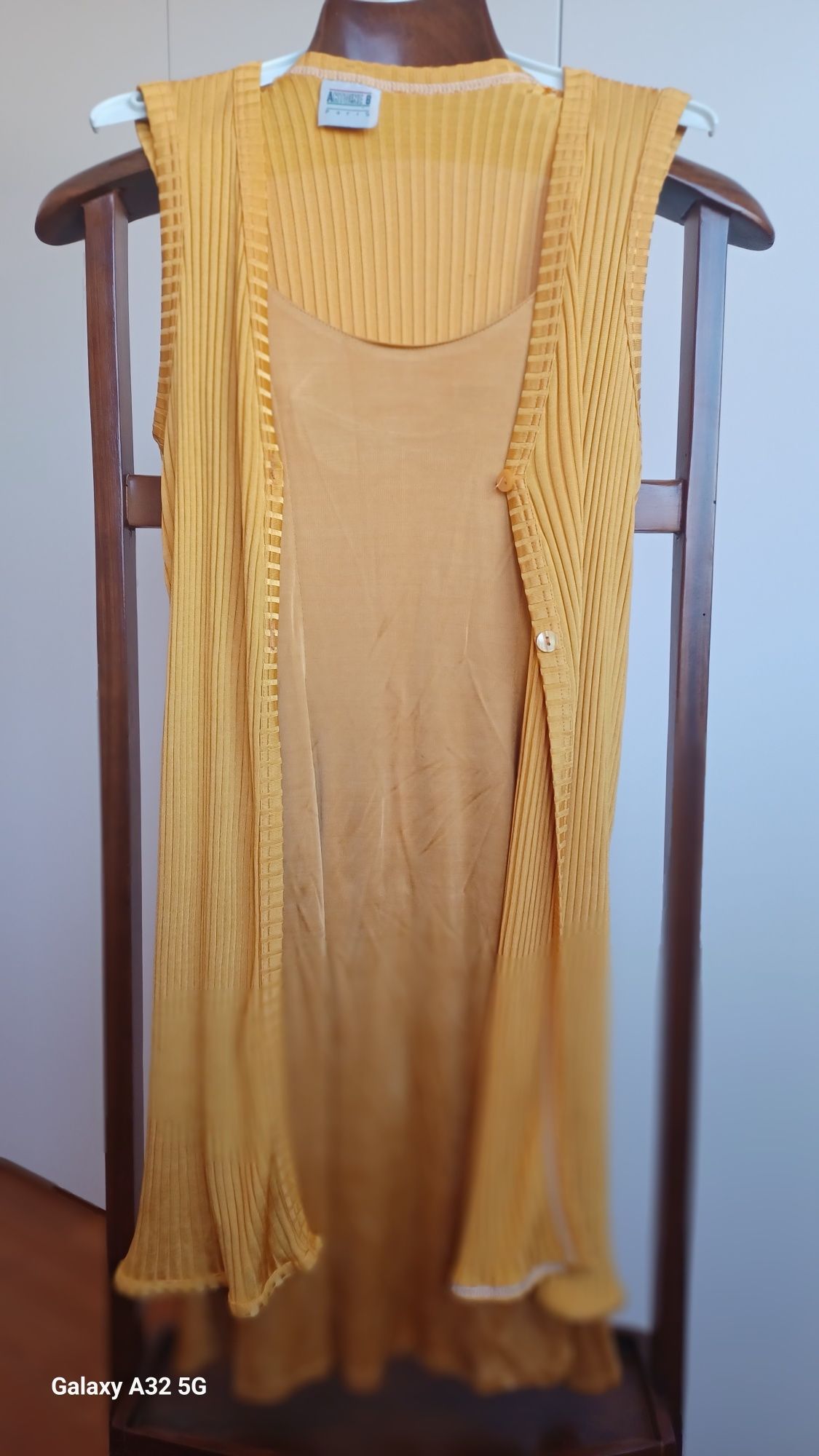 Conjunto de colete e vestido