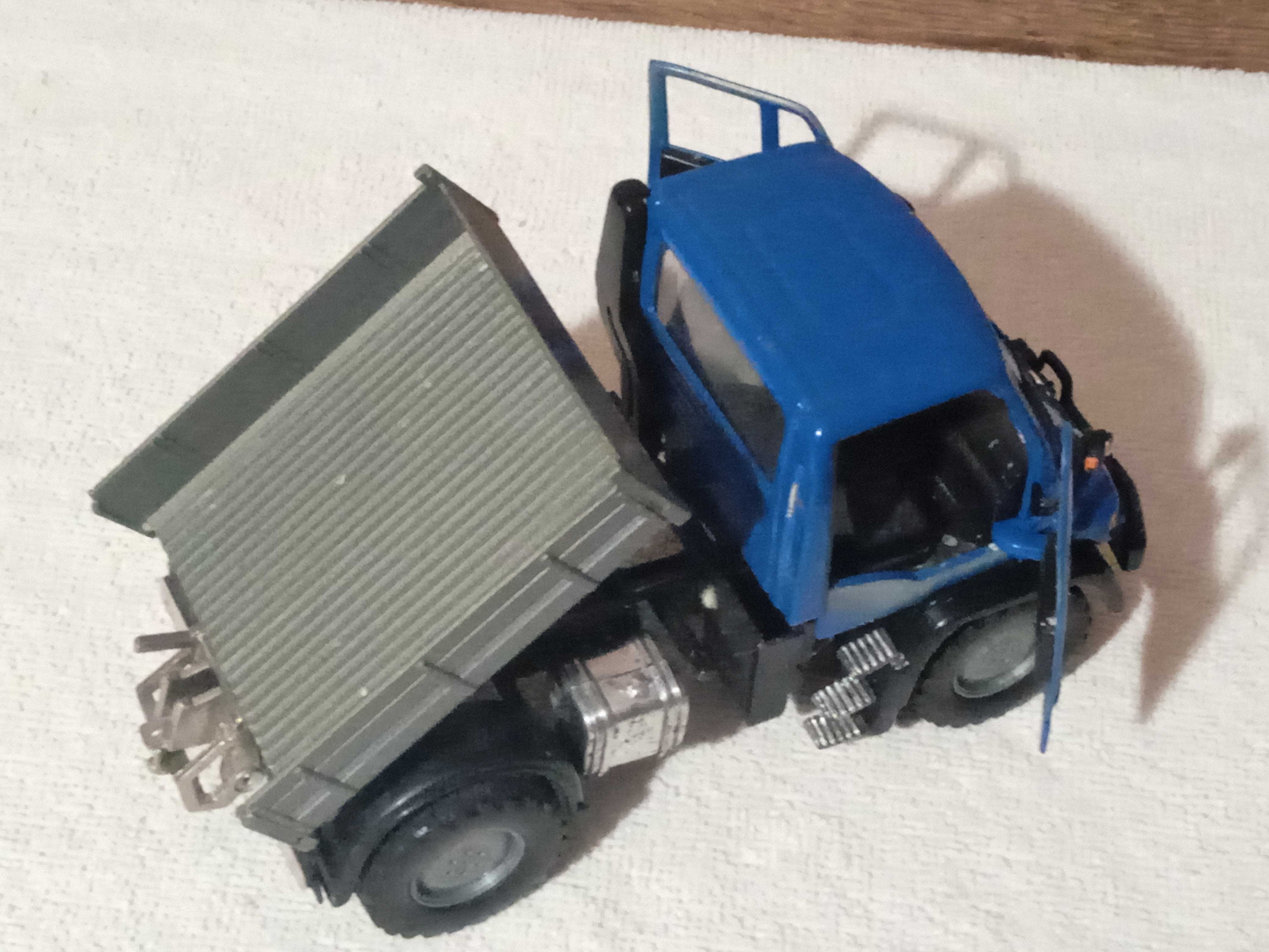 model Mercedes Unimog