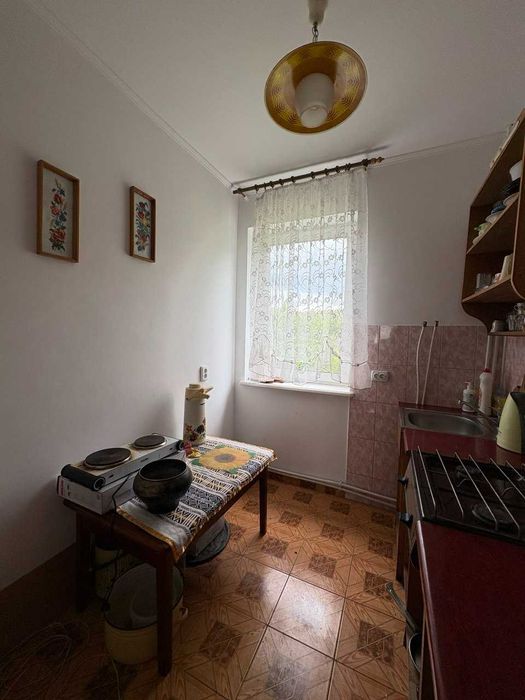 Продаж будинку з ремонтом та меблями в м.Золочів