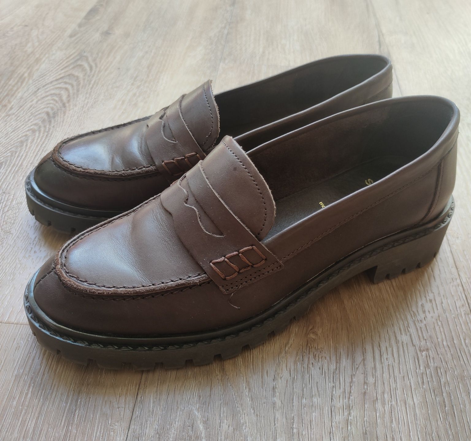 Sapatos Mocassins em pele