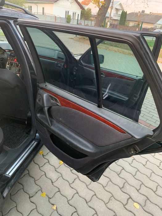 Мерс 210 універсал