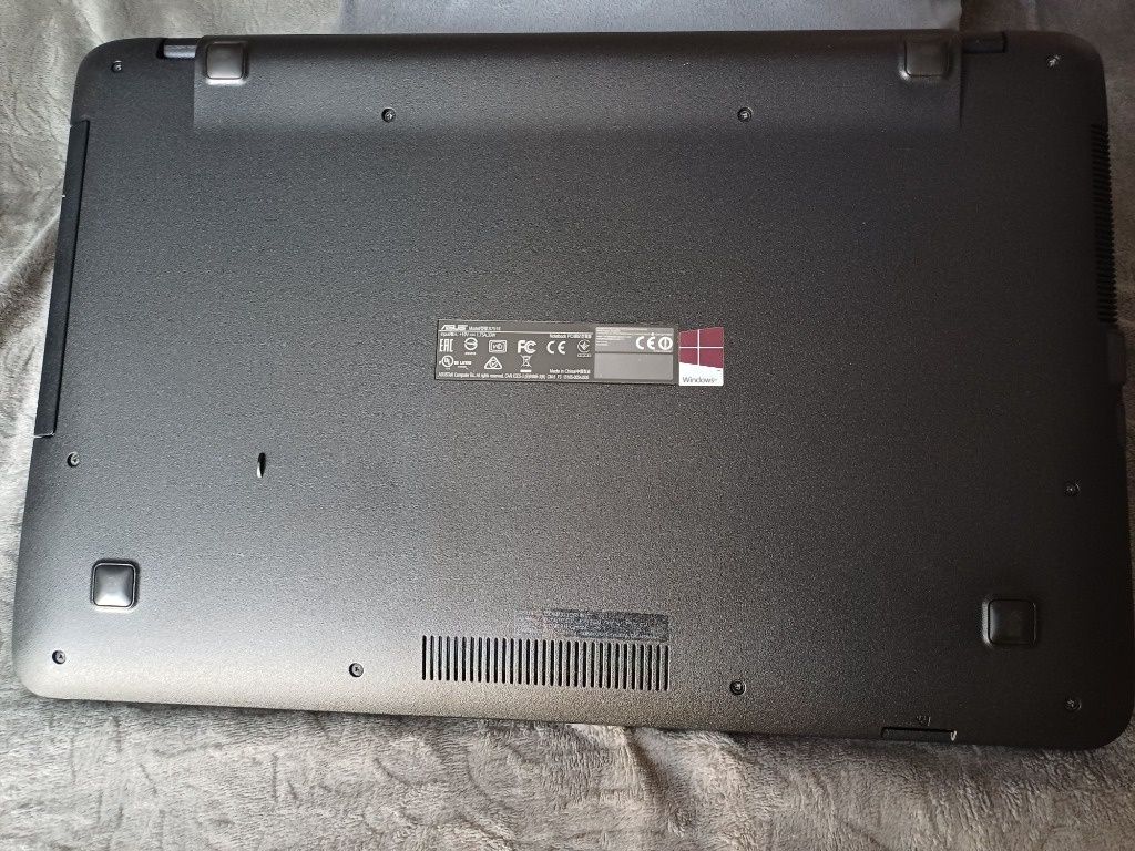 Super stan Laptop Asus duży ekran 17" 8GB RAM dysk SSD Crucial 1TB