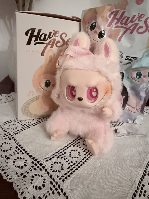 Labubu Have A Seat ,Rosa, totalmente novo .