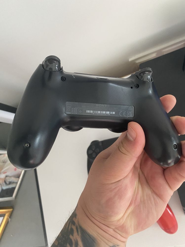 Ps4 pro 1tb 3 pady