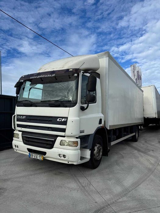 DAF CF75.310, 8.50m c/plataforma retratil, 2007