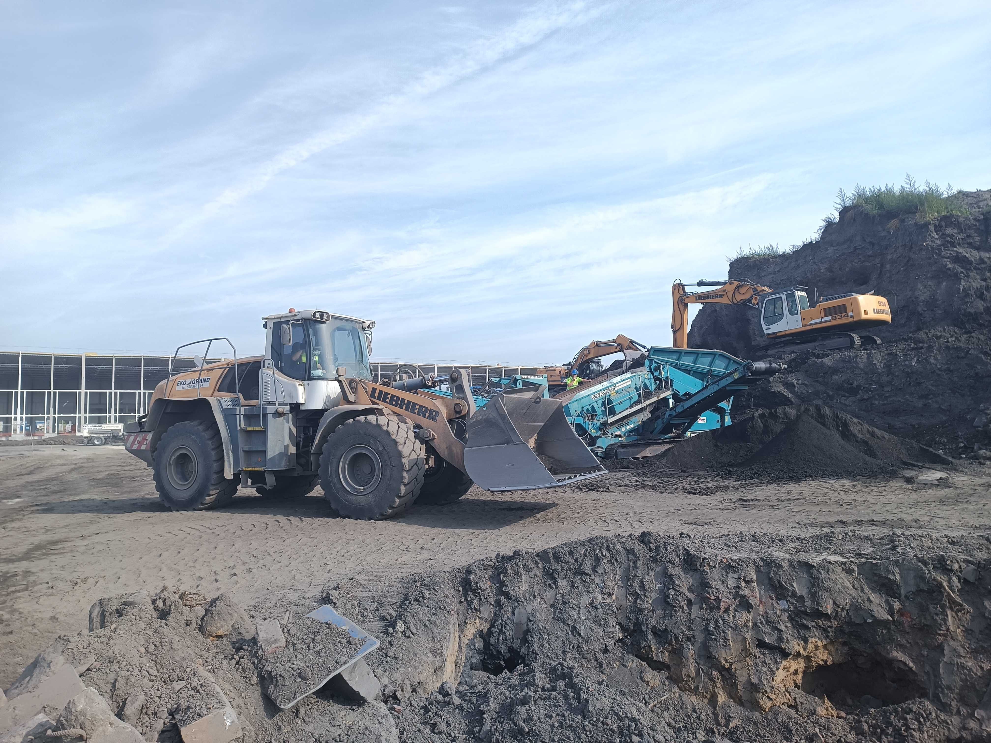 Stabilizacja gruntu Śląsk - usługa recykler, rozsiewacz spoiwa, walec