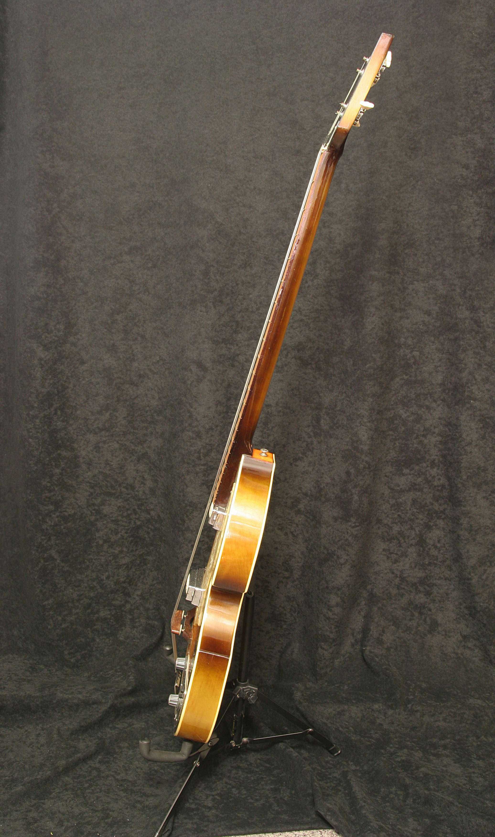 Elektryczna gitara basowa Huttl Beat Bass 1950's Sunburst