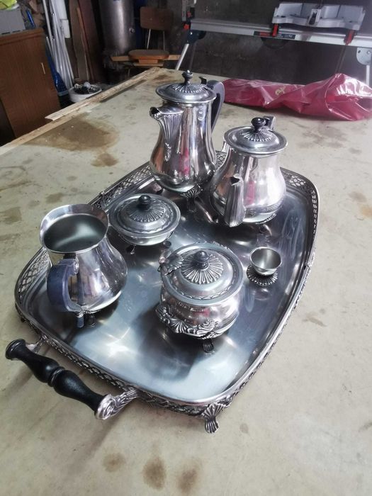 Serviço de chá em inox e prata