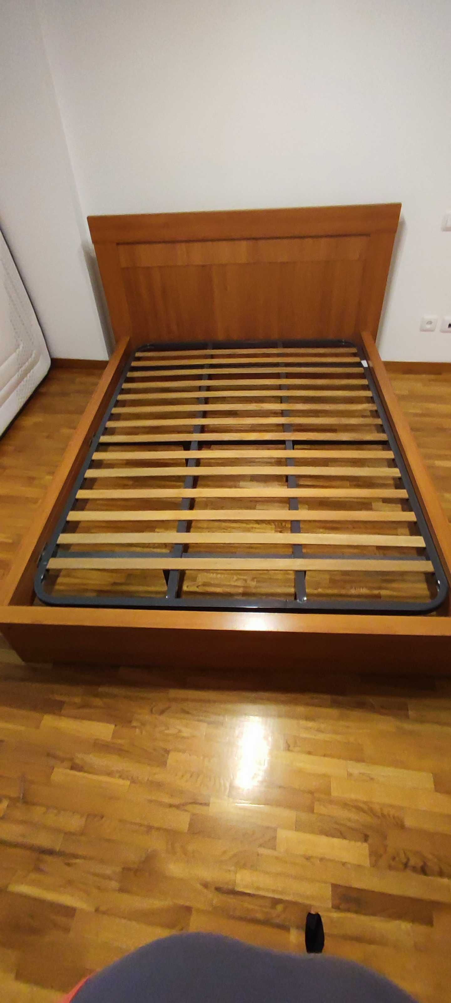 Cama de casal cereja