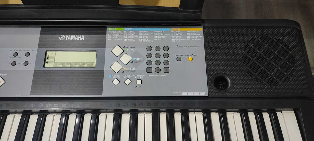 Teclado digital YAMAHA PSR-E233