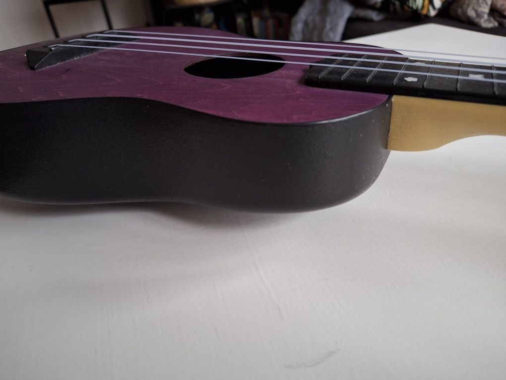 Ukulele Flight w kolorze śliwkowym, jak nowe