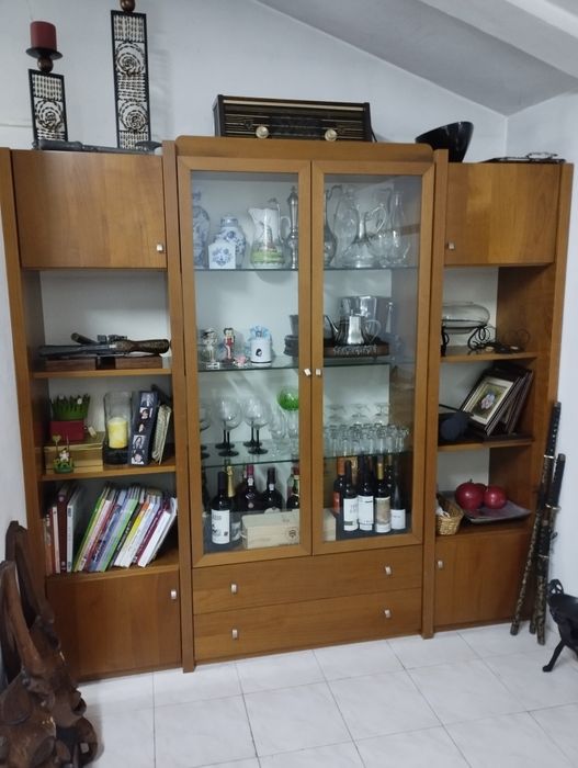 Móvel, mesa e 6 cadeiras