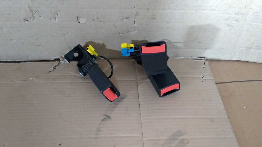 Pré-tensor, fecho sinto de segurança Mercedes-Benz Classe-A (W176).