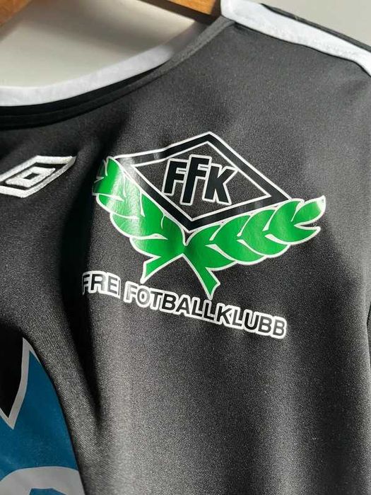 Czarny longsleeve piłkarski