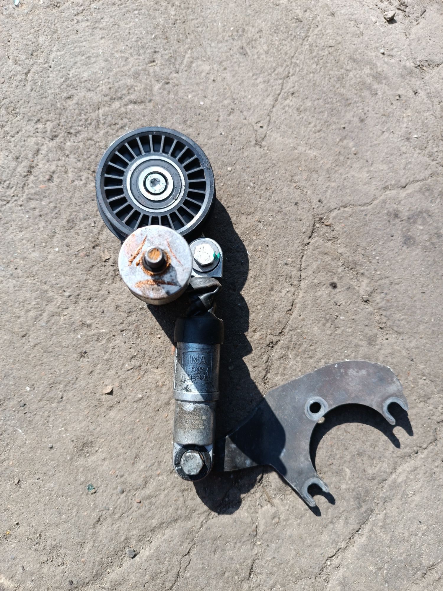 Napinacz paska pk alternatora passat B5 fl A6 C5 awx avf bgw avb Ina