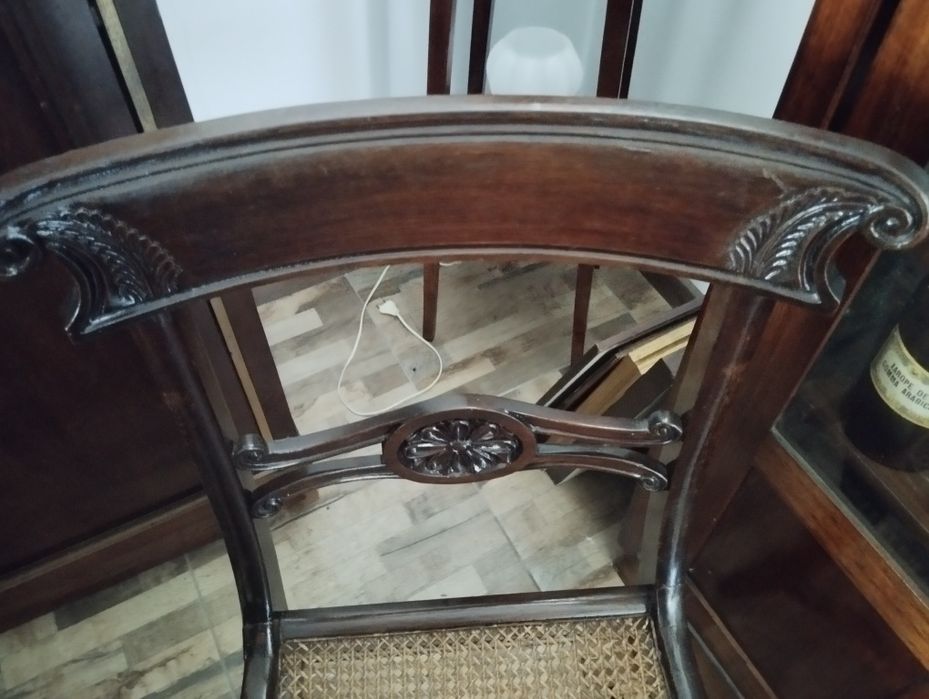 Cadeira com assento em palhinha