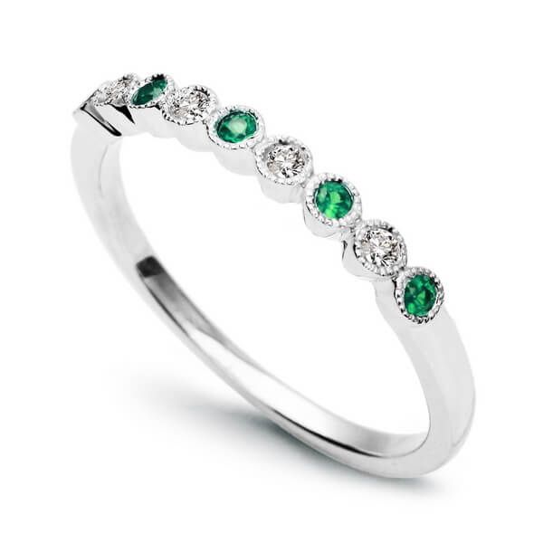 złoty pierścionek staviori z diamentem