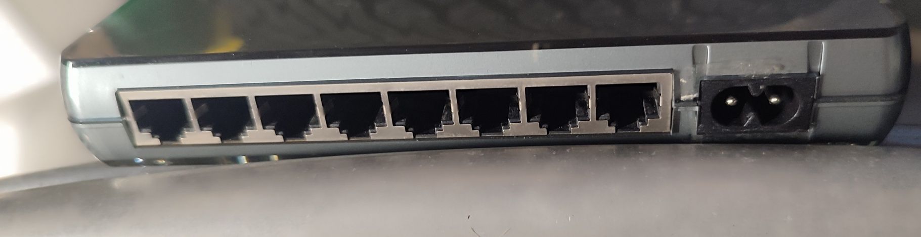 Switch HP 8 portowy 3CFSU08 3COM 8