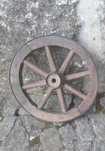 Roda pequenina em madeira.