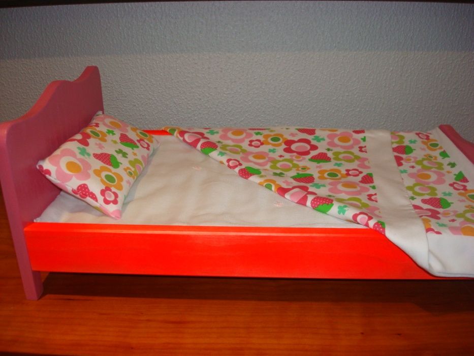 Cama para bonecas em madeira NOVA