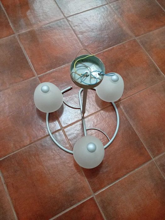 Candeeiro teto com 2 candeeiros de cabeceira