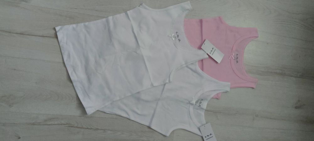 Podkoszulki 3 sztuki r.146/152