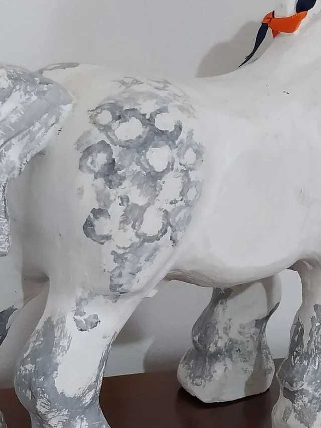 Cavalo de Madeira Pintado à Mão