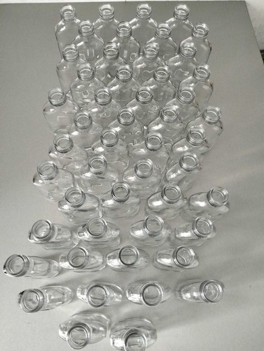 Butelki szklane 100 ml plus zakrętki, 50 sztuk.