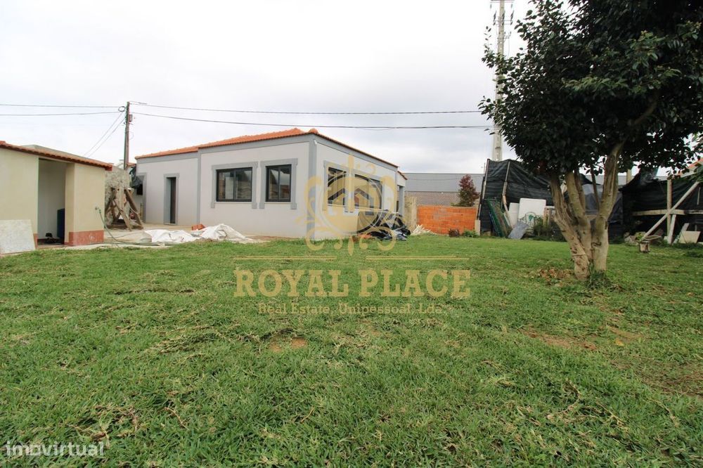 Moradia V2 Renovada com Anexo, Lourosa