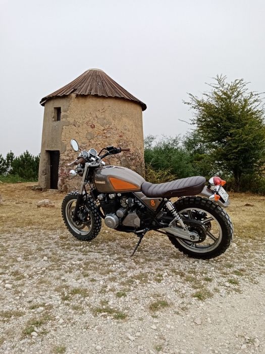 Mota scrambler/naked Kawasaki zephyr 550