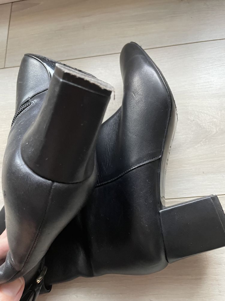 premium brand, orginalne botki Moschino, r. 39, stan bdb, skóra