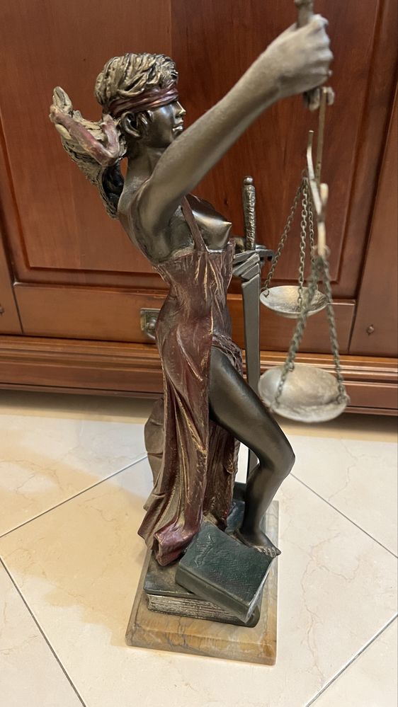 Estátua themis / justiça em bronze e mármore