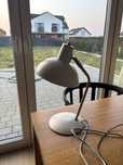Biala lampa stolowa biurkowa