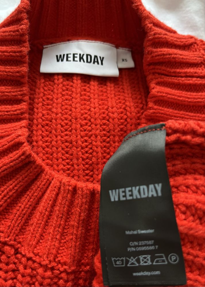 Weekday czerwony sweter crop