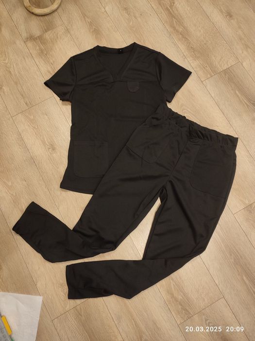 Nowy czarny mundurek medyczny rozmiar M