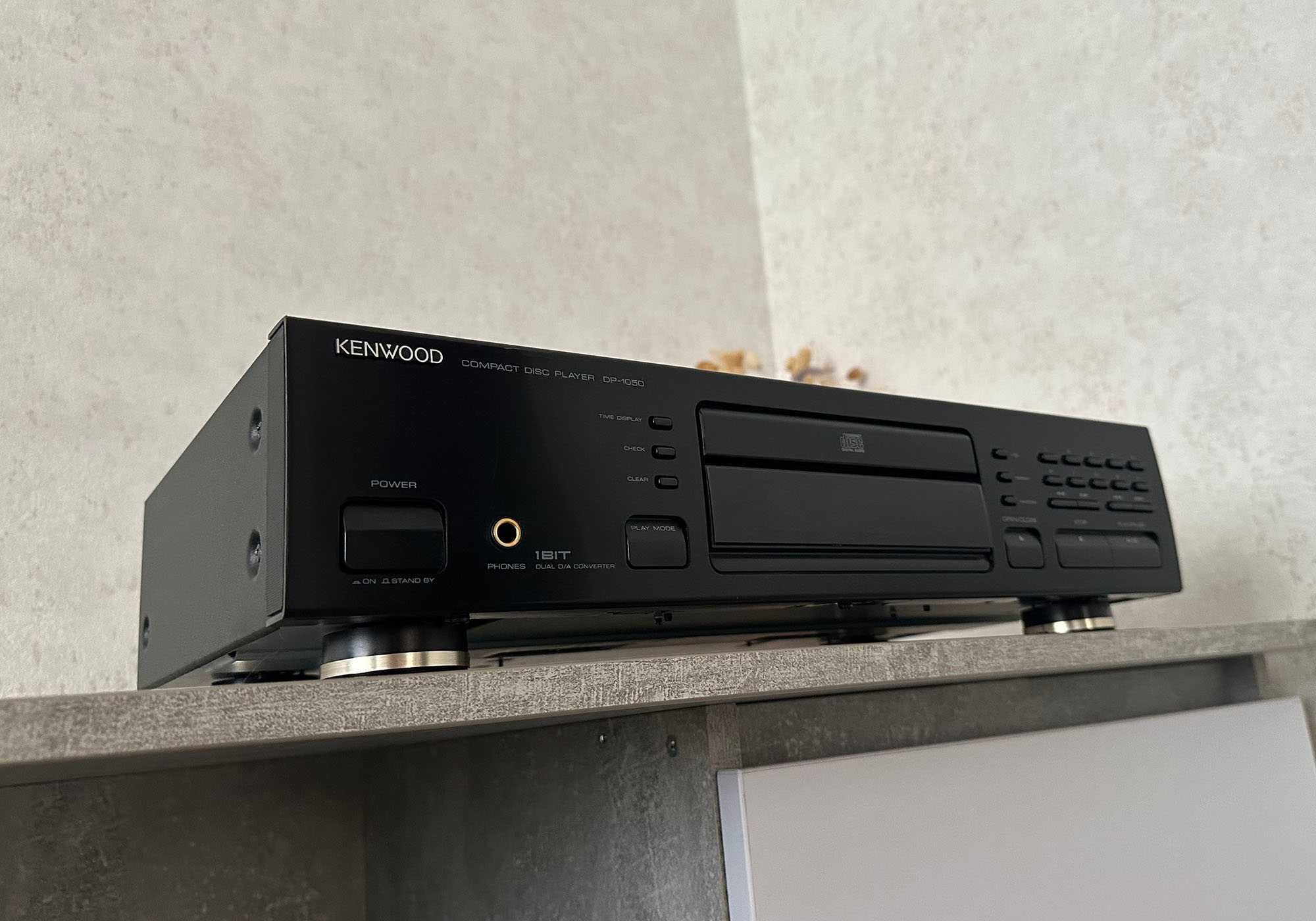 CD-програвач Kenwood DP-1050 (1-bit SM5871AS / Sony KSS-240A)