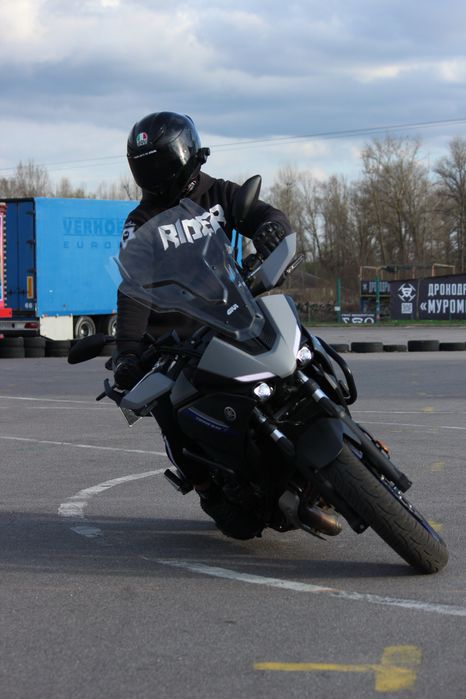 Професійна Мотошкола в Києві. Індивідуальне навчання. Мото інструктор