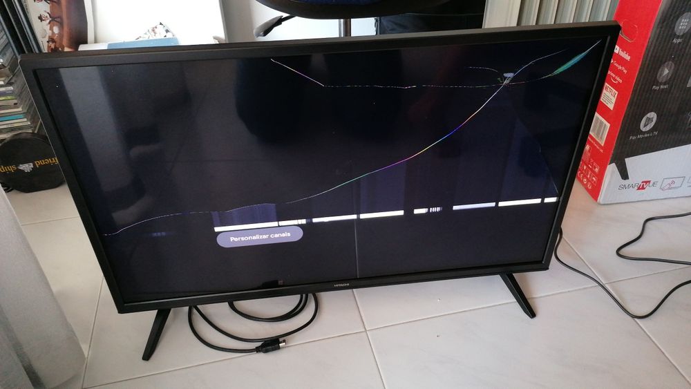 TV Hitachi 32HAE2250 para peças