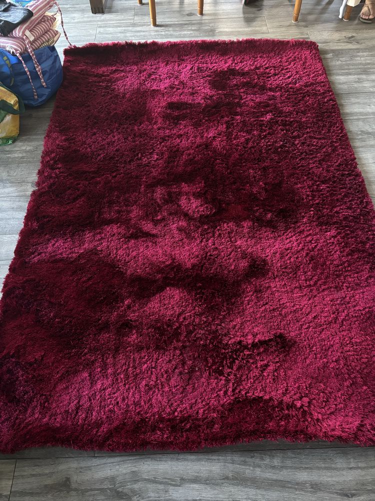 Carpete com pêlo bordeaux com 160x230