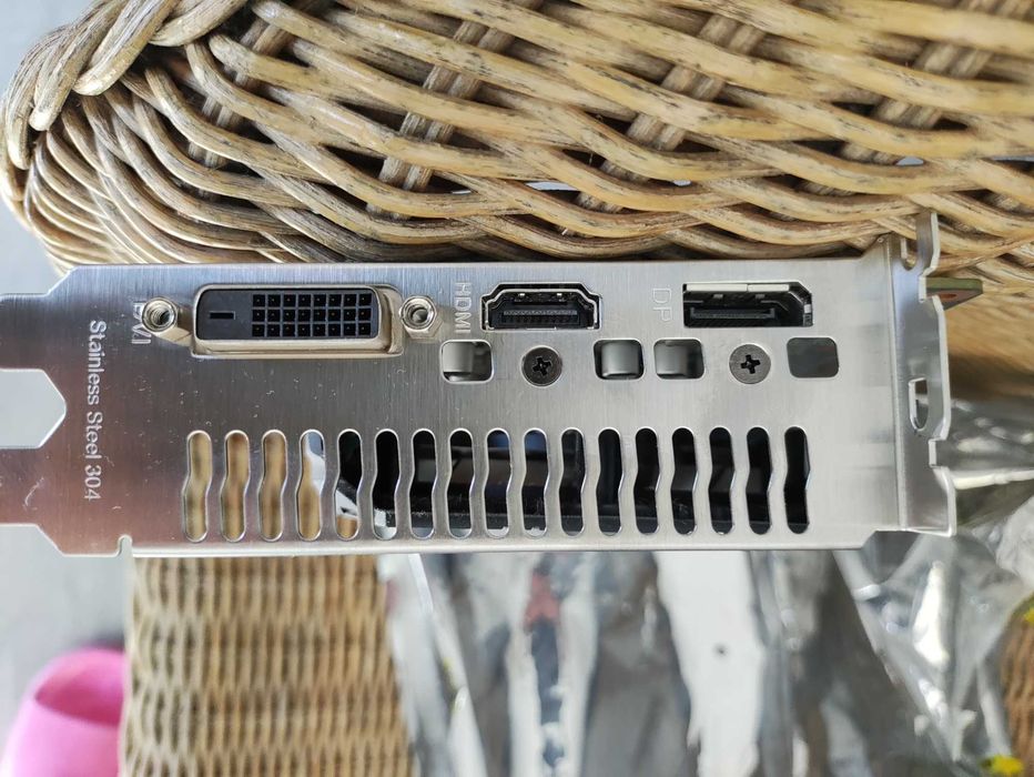 Placa gráfica GeForce GTX DUAL-GTX1650-O4G