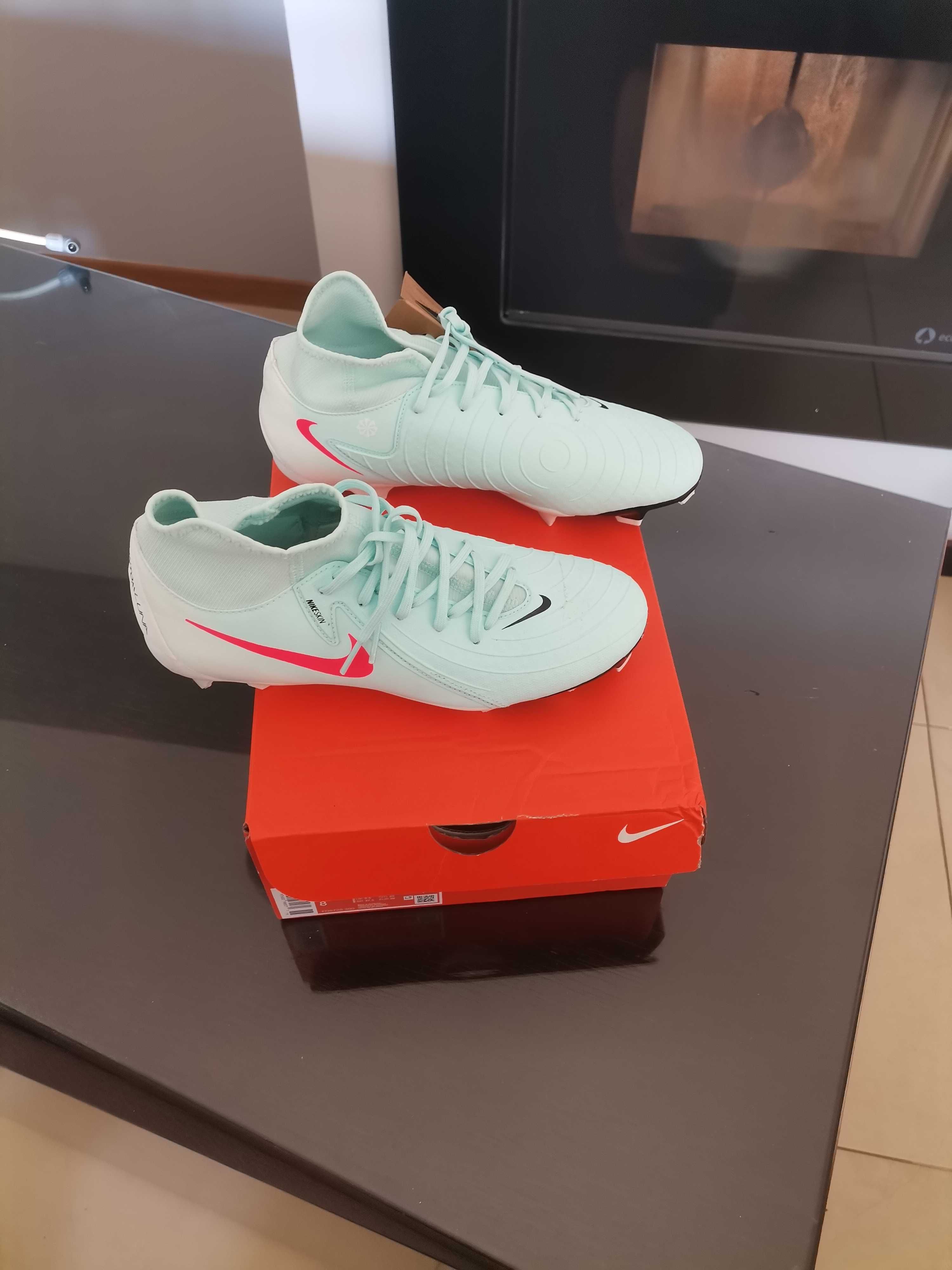 Chuteiras de futebol nike novas