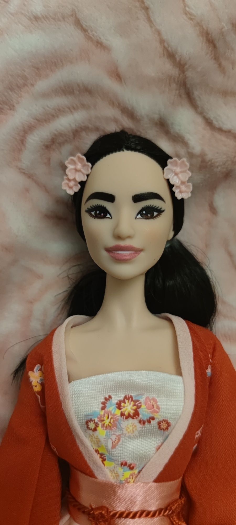 Lalka Barbie azjatka w stroju Lunar New Year model muse