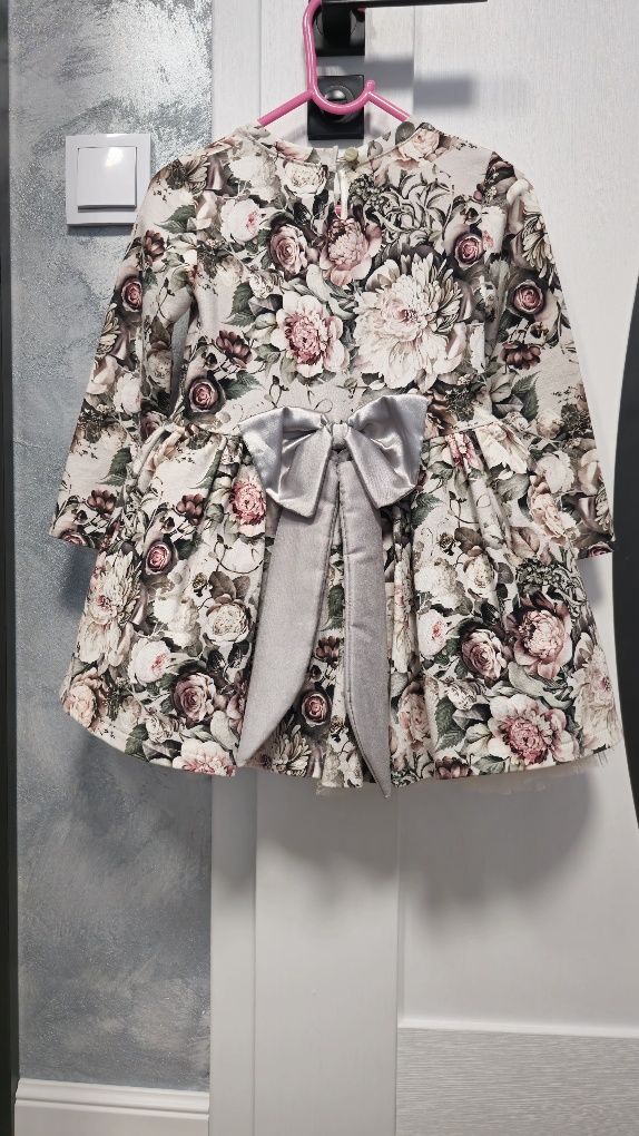 Śliczna sukienka 104/110 handmade
