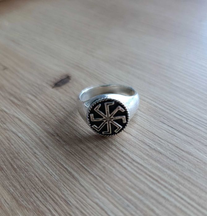 Srebrny pierścień ze Swarzycą