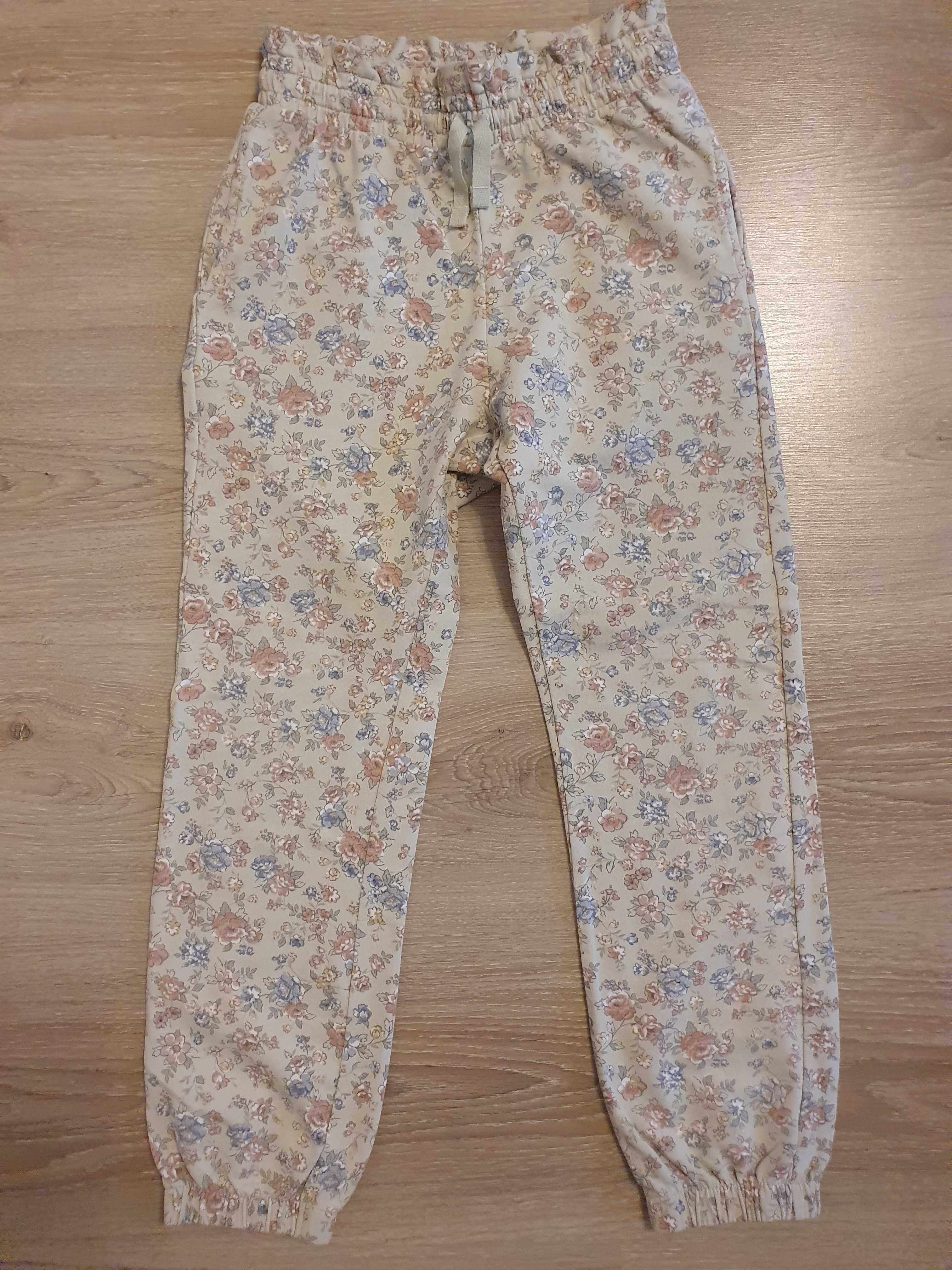 Zielone długie spodnie Newbie w kwiaty r. 122