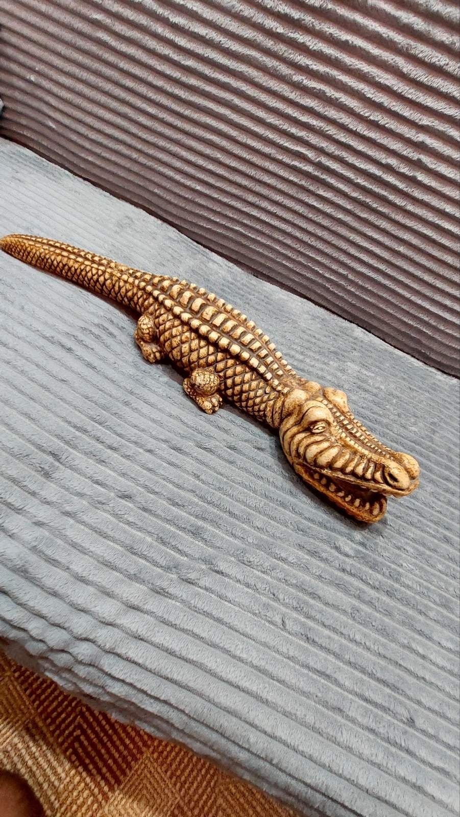 Гипсовая фигурка крокодил