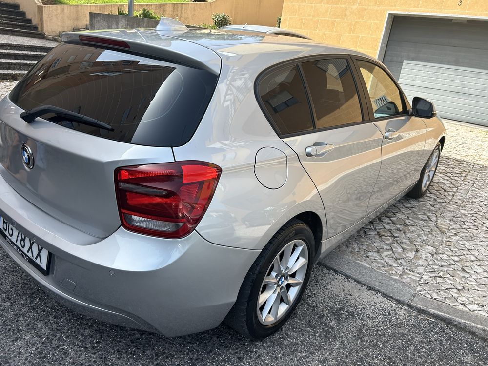 Vende-se BMW 118i - Automático