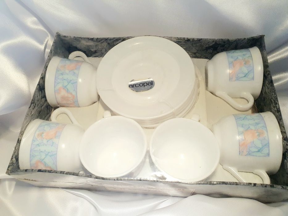 Novo - Conjunto de 6 chavenas e 6 pires marca Arcopal - selado